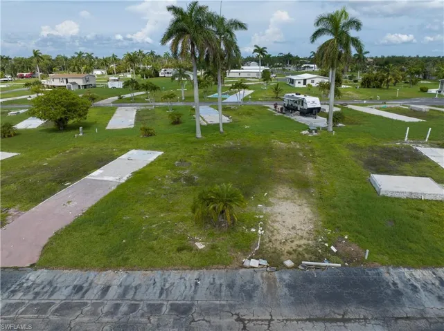 32  Dogwood  WAY, Fort Myers, FL 33908