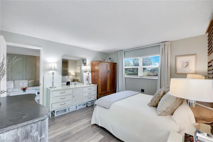 175 Turtle Lake Ct 112, Naples, Florida 34105
