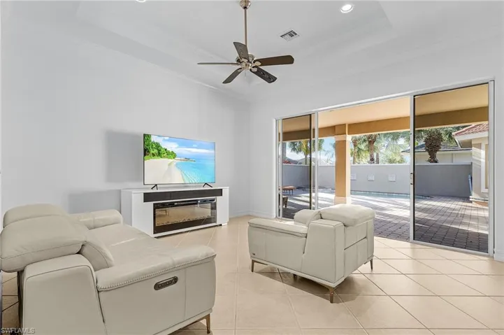 5030 Rustic Oaks Cir, Naples, Florida 34105