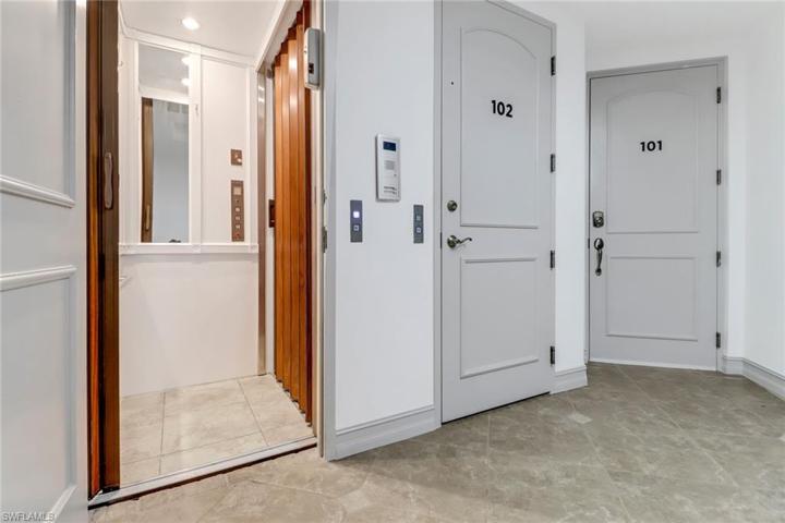 Private elevator for lobby