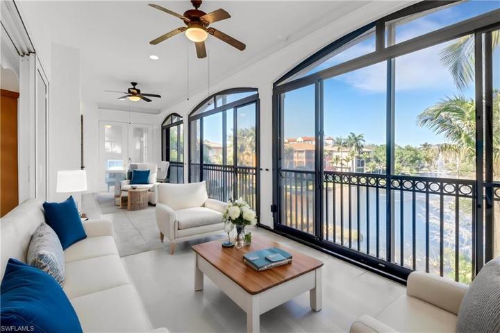 L-shaped lanai with outdoor kitchen and wet bar