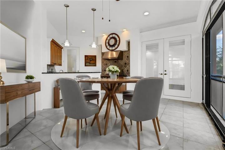 Outdoor sitting area, Wet bar and built-in gas grill with vented hood