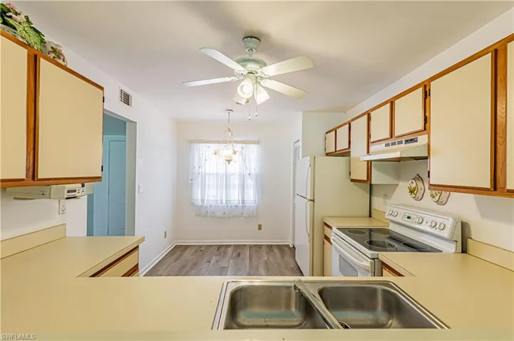 1343  Churchill  CIR, Naples, FL 34116