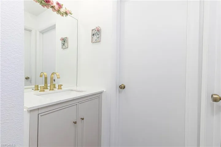 1343  Churchill  CIR, Naples, FL 34116