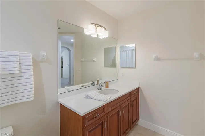 5960 Tarpon Gardens Cir 102, Cape Coral, Florida 33914