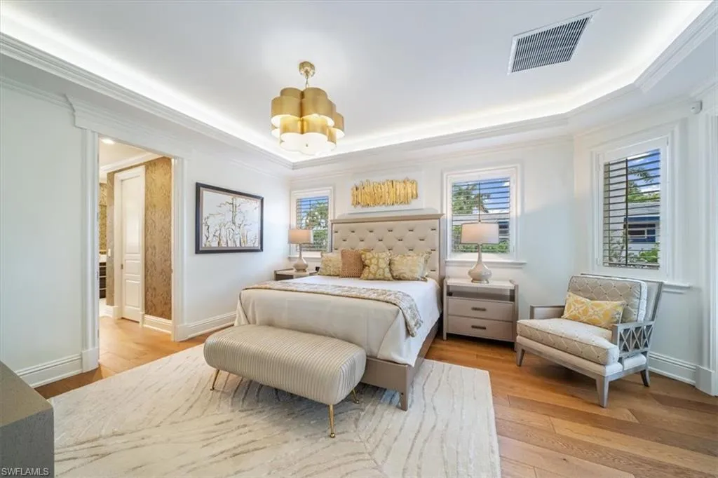 33 3RD ST, Naples, FL 34102,225063404