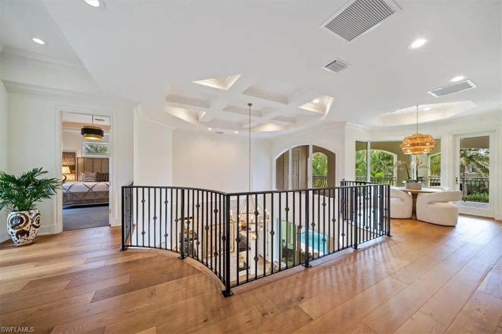 33 3RD ST, Naples, FL 34102,225063404