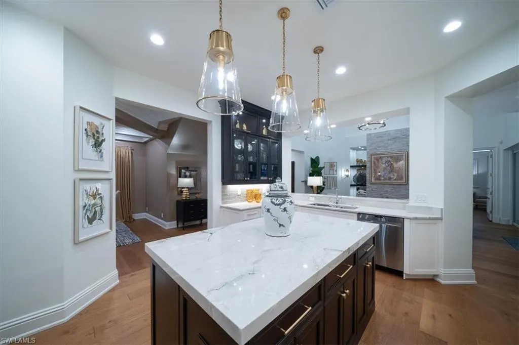 33 3RD ST, Naples, FL 34102,225063404