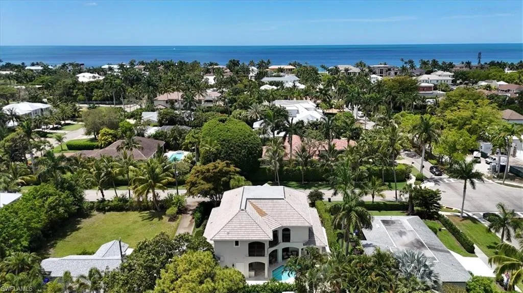 33 3RD ST, Naples, FL 34102,225063404