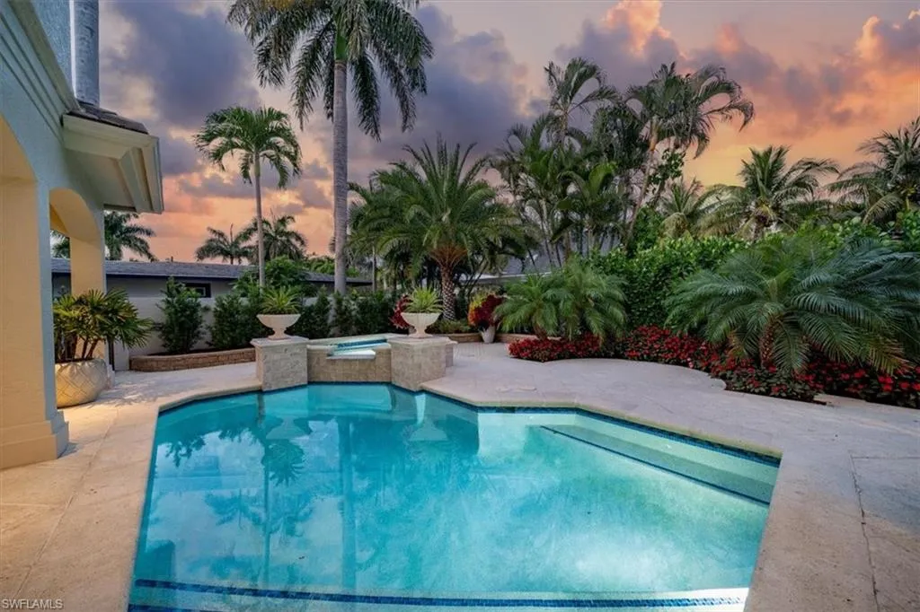 33 3RD ST, Naples, FL 34102,225063404
