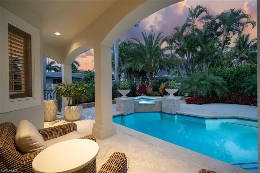 33 3RD ST, Naples, FL 34102,225063404