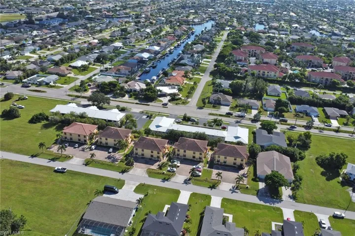 Aerial view of property location and surrounding region