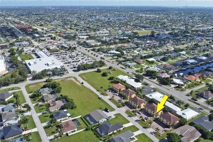Aerial view of property location and surrounding region