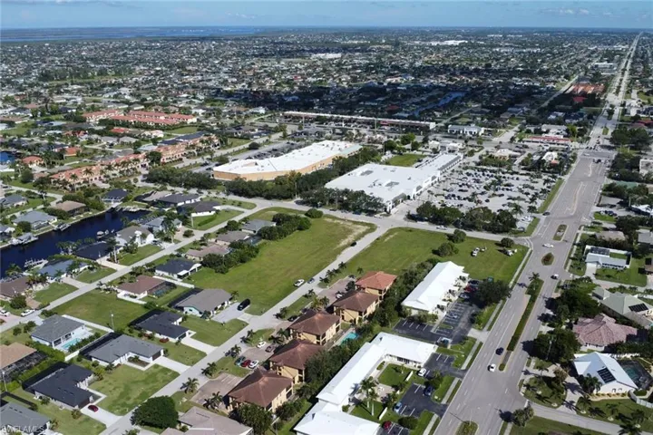 View of property location with shopping centers nearby including Camelot Isles (Publix), Caywest Pavilion, and Bidwell Plaza