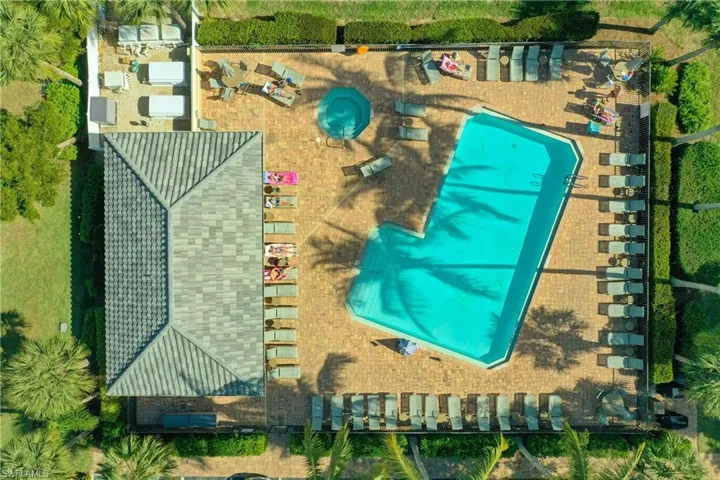 Bird's eye view of a pool area