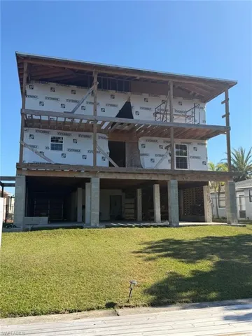 View of apartment building / complex