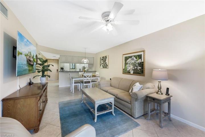 Living Room / Dining area