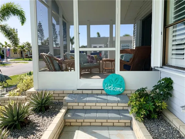Entry to NEW Screened Lanai