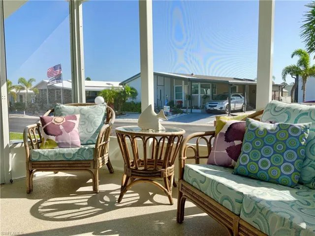 Front Screened Lanai