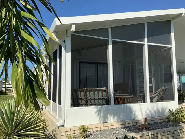 NEW Screened Lanai