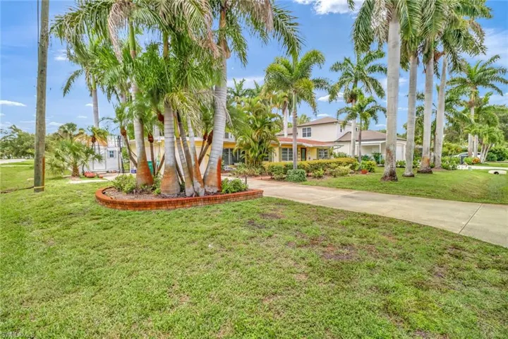 View of front of home featuring a front lawn