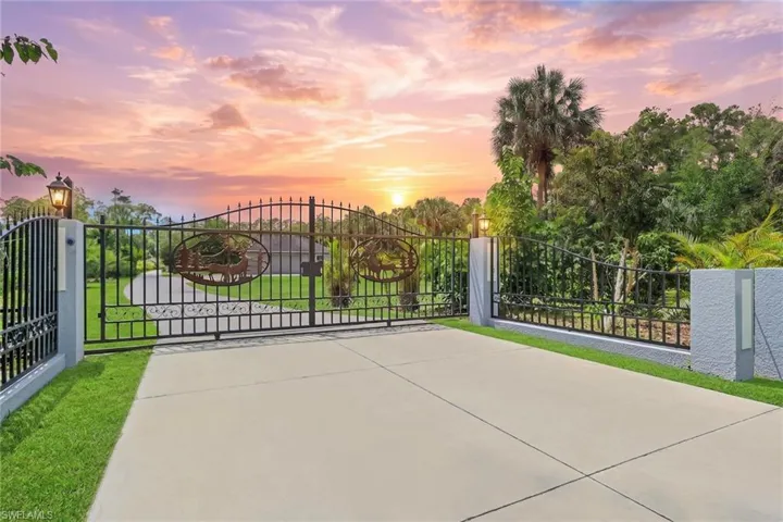 333  5th SW ST, Naples, FL 34117
