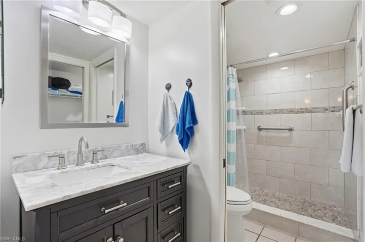 5625 Trailwinds Dr 411, Fort Myers, Florida 33907