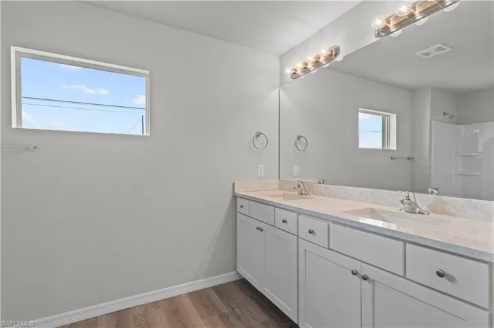 owner's ensuite bathroom