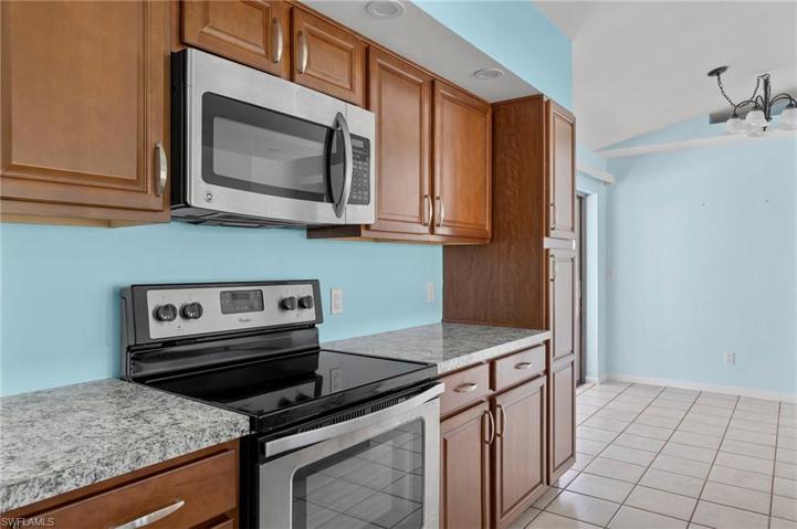 915 SW 31st TER, CAPE CORAL FL 33914