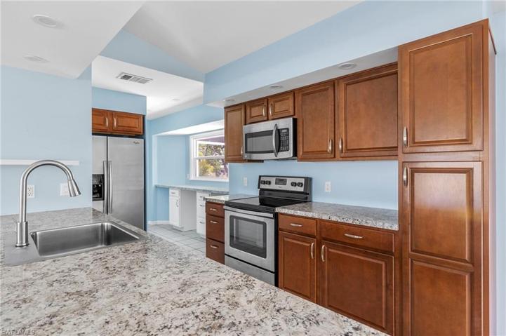 915 SW 31st TER, CAPE CORAL FL 33914