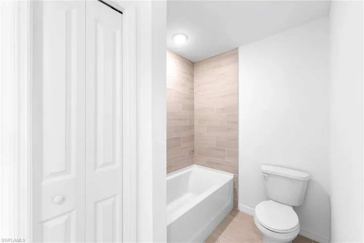 2825 Ne 4th Pl, Cape Coral, Florida 33909