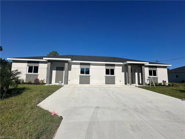 Prairie-style house featuring a front yard