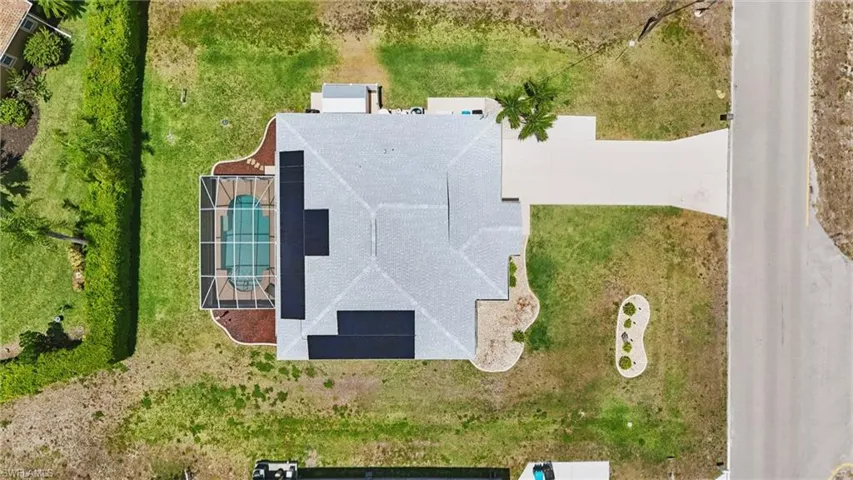 Aerial view of property and surrounding area
