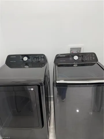 Washroom with washing machine and dryer