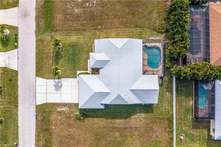 Birds eye view of property