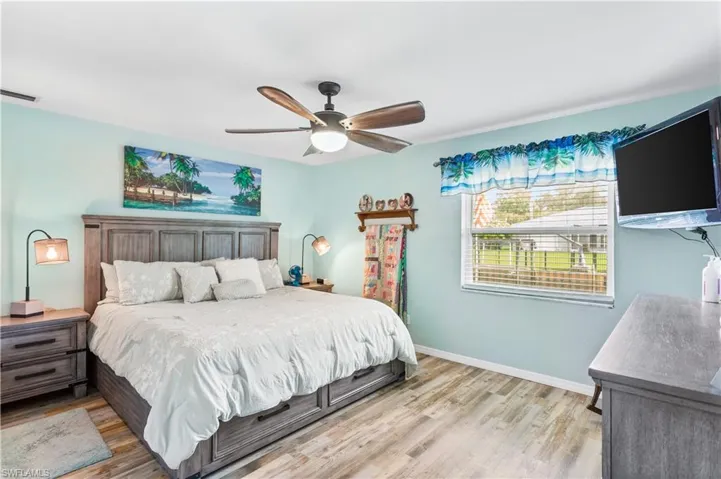 14937-Bedroom