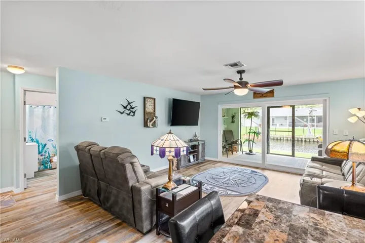 14937-Living room