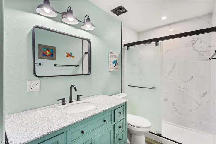14937-Bathroom with toilet and vanity