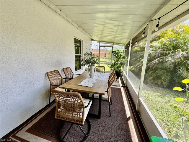 Screened Lanai.