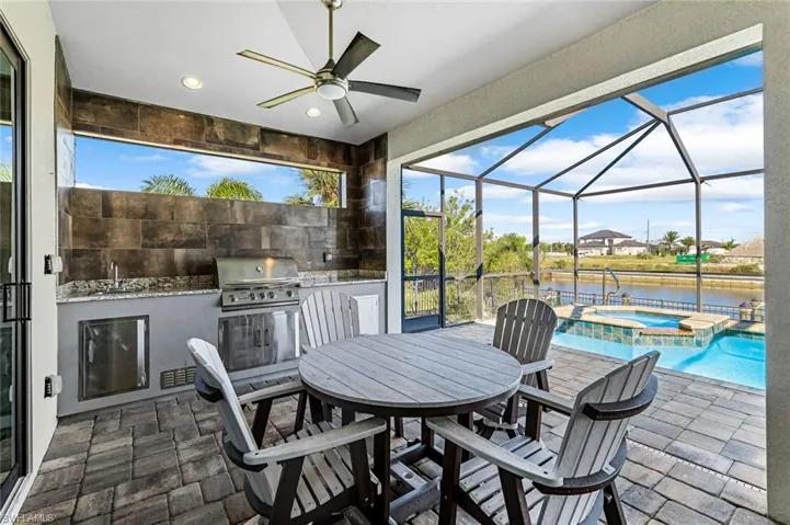 Large Covered Lanai with outdoor Kitchen
