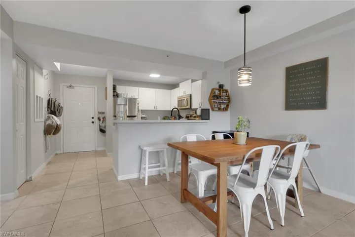 8304 Key Royal Cir 1723, Naples, Florida 34119