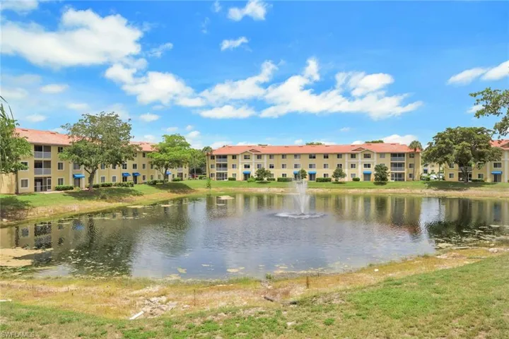8304 Key Royal Cir 1723, Naples, Florida 34119