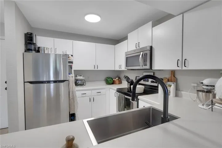 8304 Key Royal Cir 1723, Naples, Florida 34119