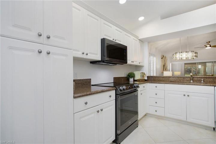1550 Weybridge CIR # 37, NAPLES FL 34110