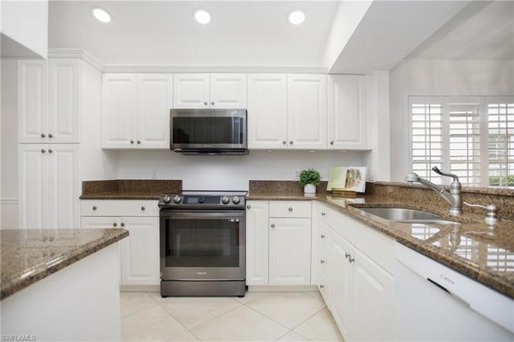 1550 Weybridge CIR # 37, NAPLES FL 34110
