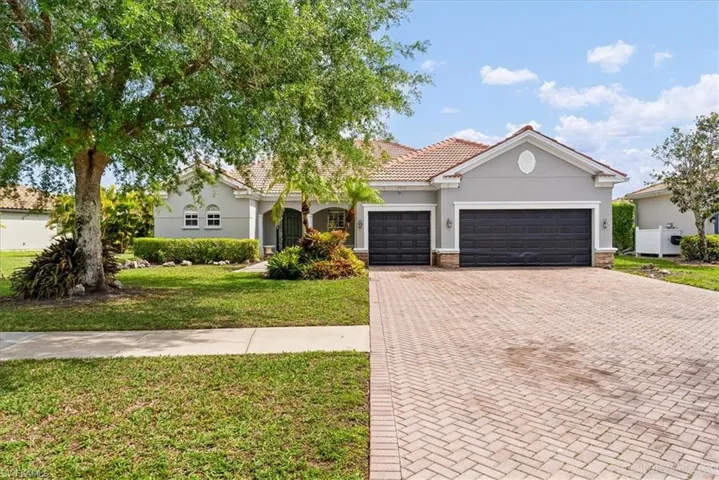 2099 Grove Dr, Naples, Florida 34120