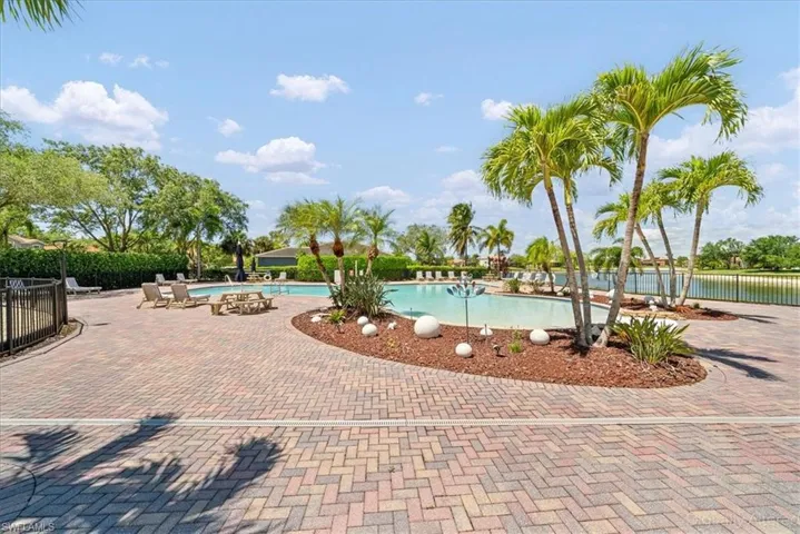 2099 Grove Dr, Naples, Florida 34120