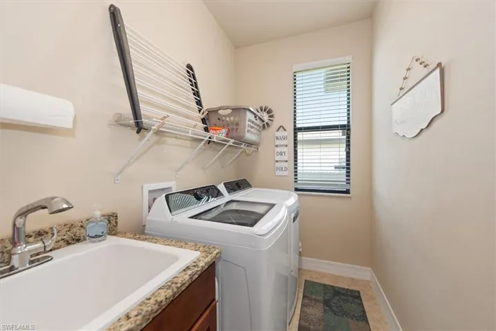 1614 Nw 43rd Ave, Cape Coral, Florida 33993