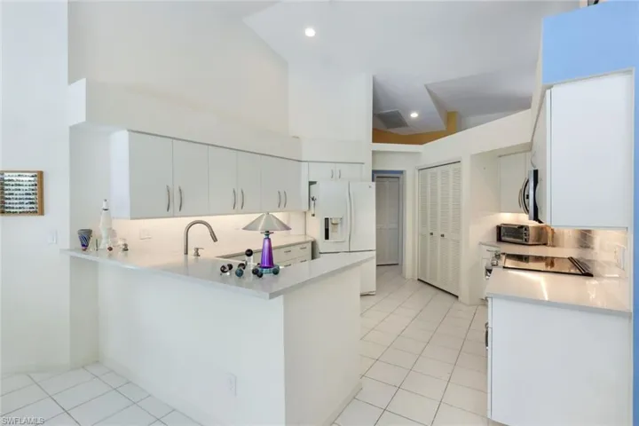 4332  Mistlethrush  LN, Naples, FL 34119