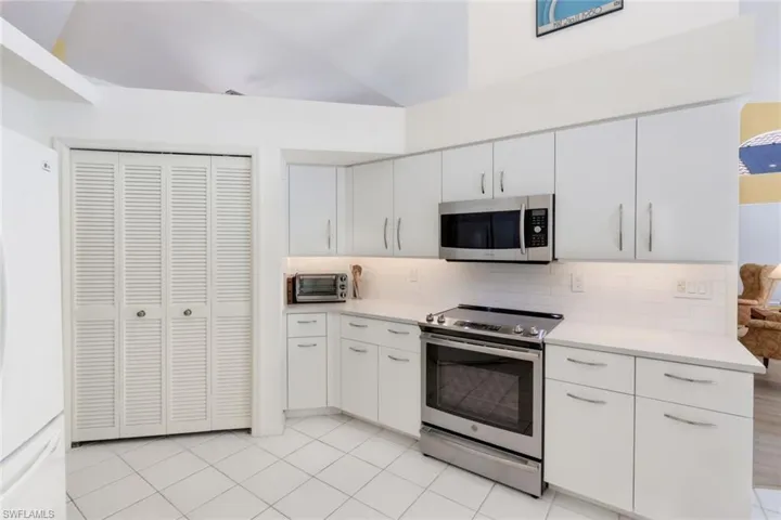 4332  Mistlethrush  LN, Naples, FL 34119